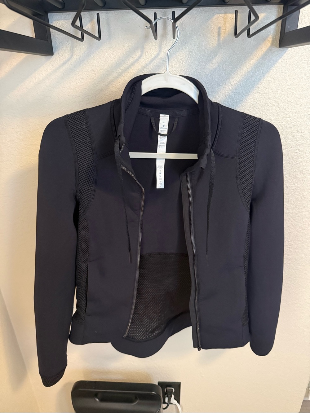 Lululemon Black Mesh Panel Full Zip Athletic Jacket Size 4